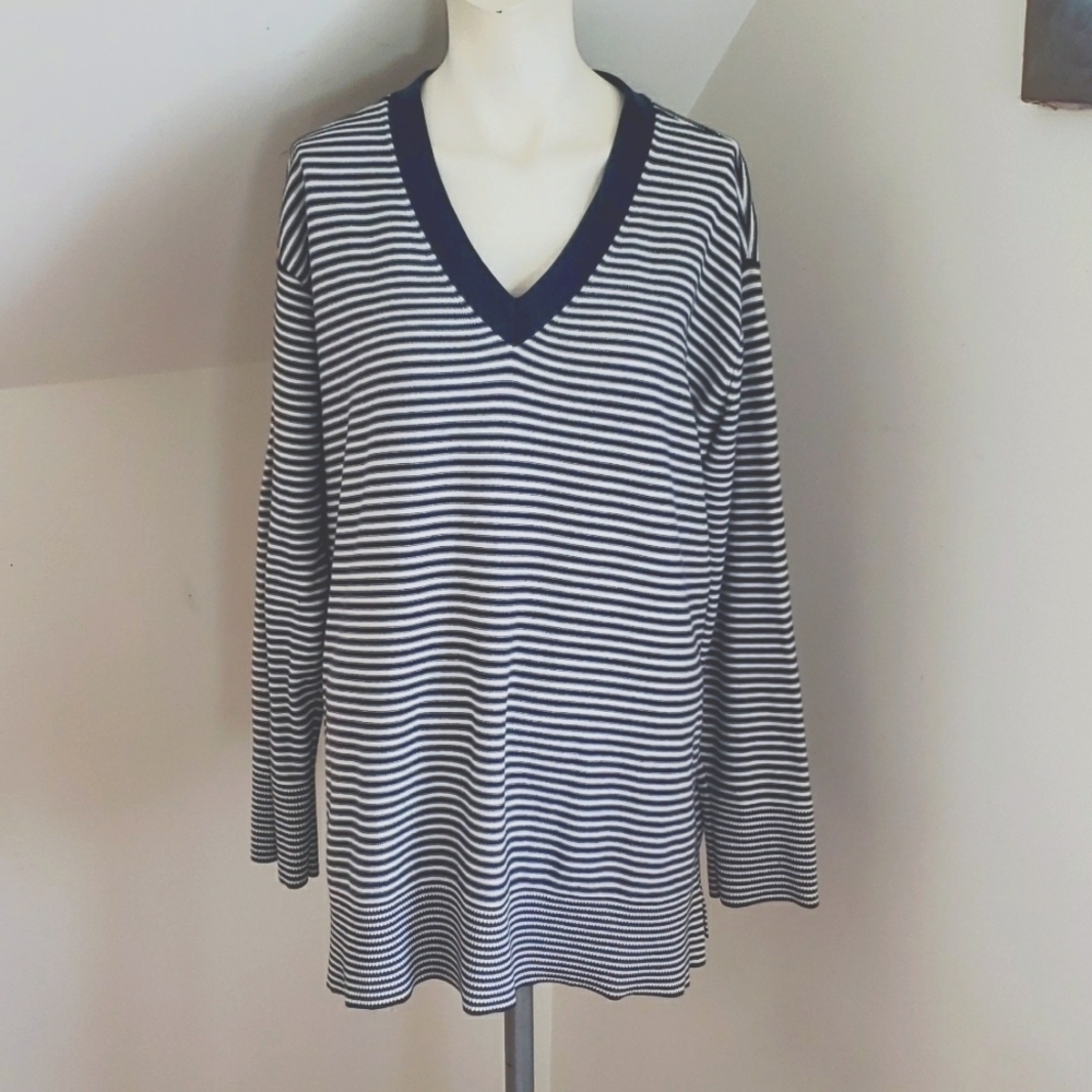 Tommy Hilfiger Women’s V-neck Long Sleeve Navy & White Strip Pullov Sweater XXL